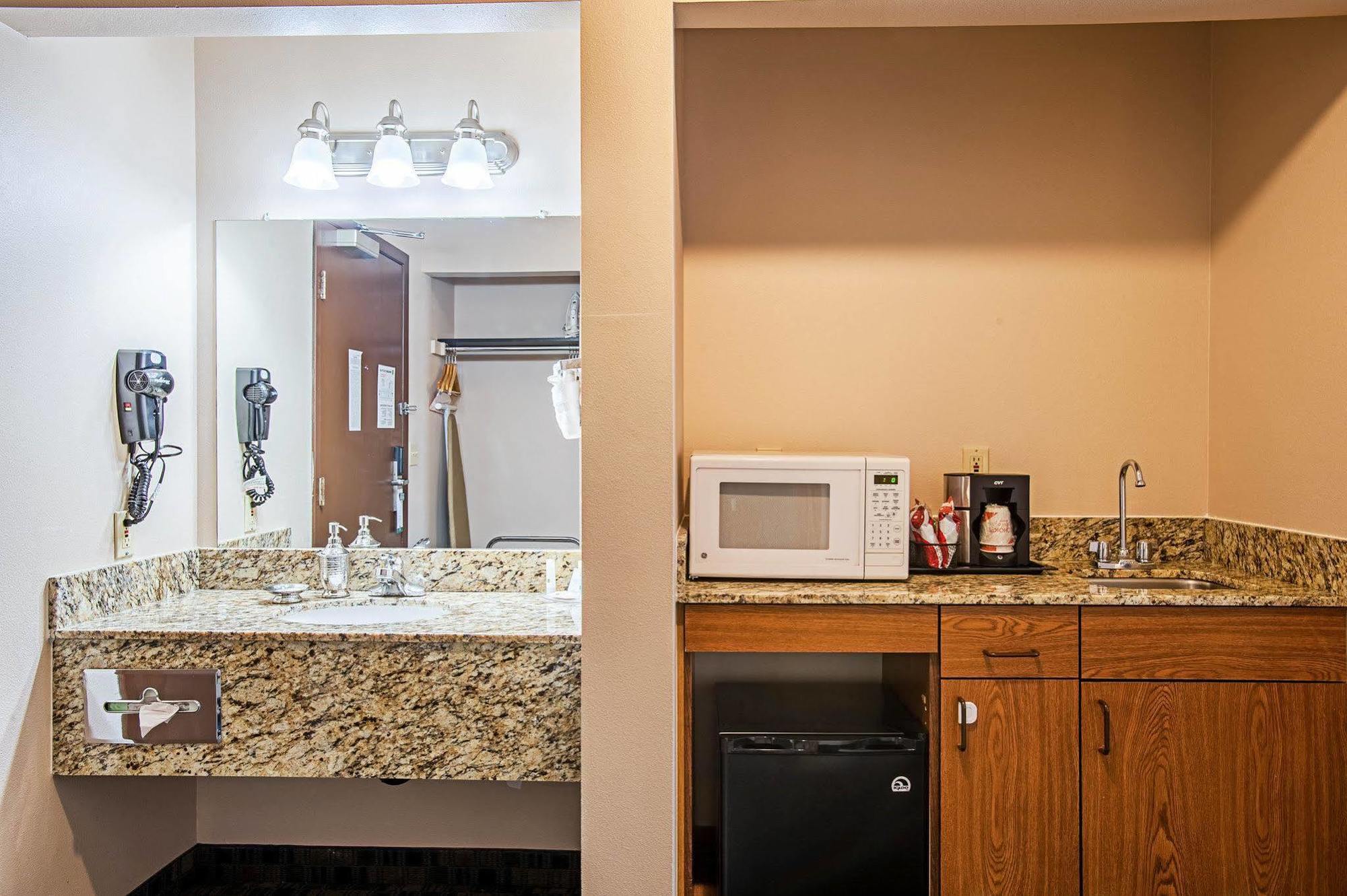 Quality Inn & Suites Kenedy - Karnes City Ngoại thất bức ảnh